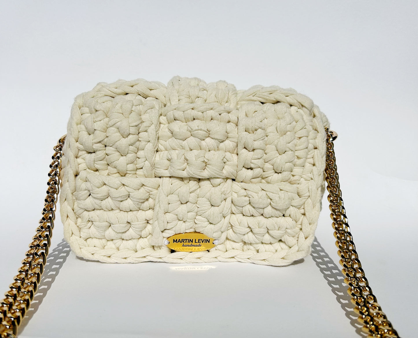 NEW YORK - Cream