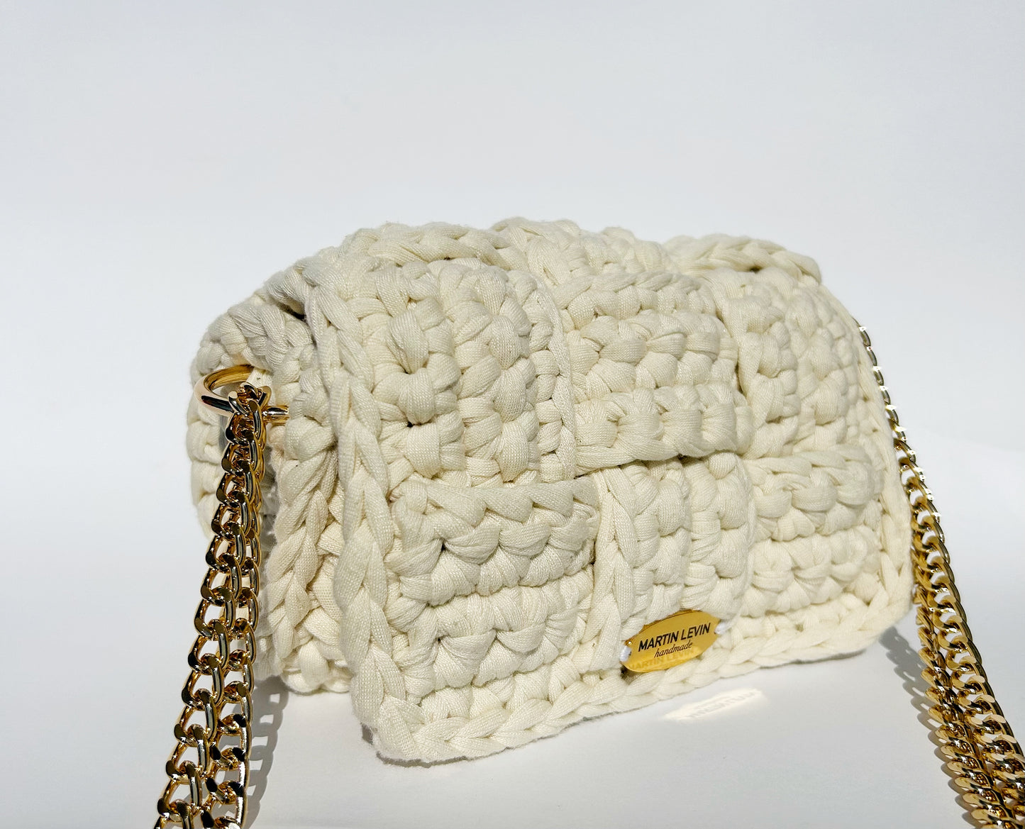 NEW YORK - Cream